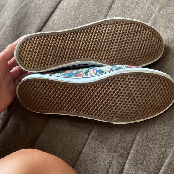 Floral vans, worn twice! Size 7.5 🤩 - Picture 2 of 4